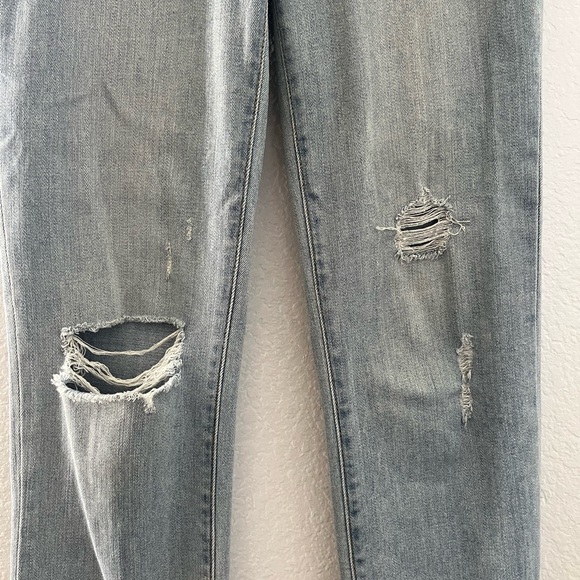 “Universal thread” light wash jeans - Picture 2 of 5